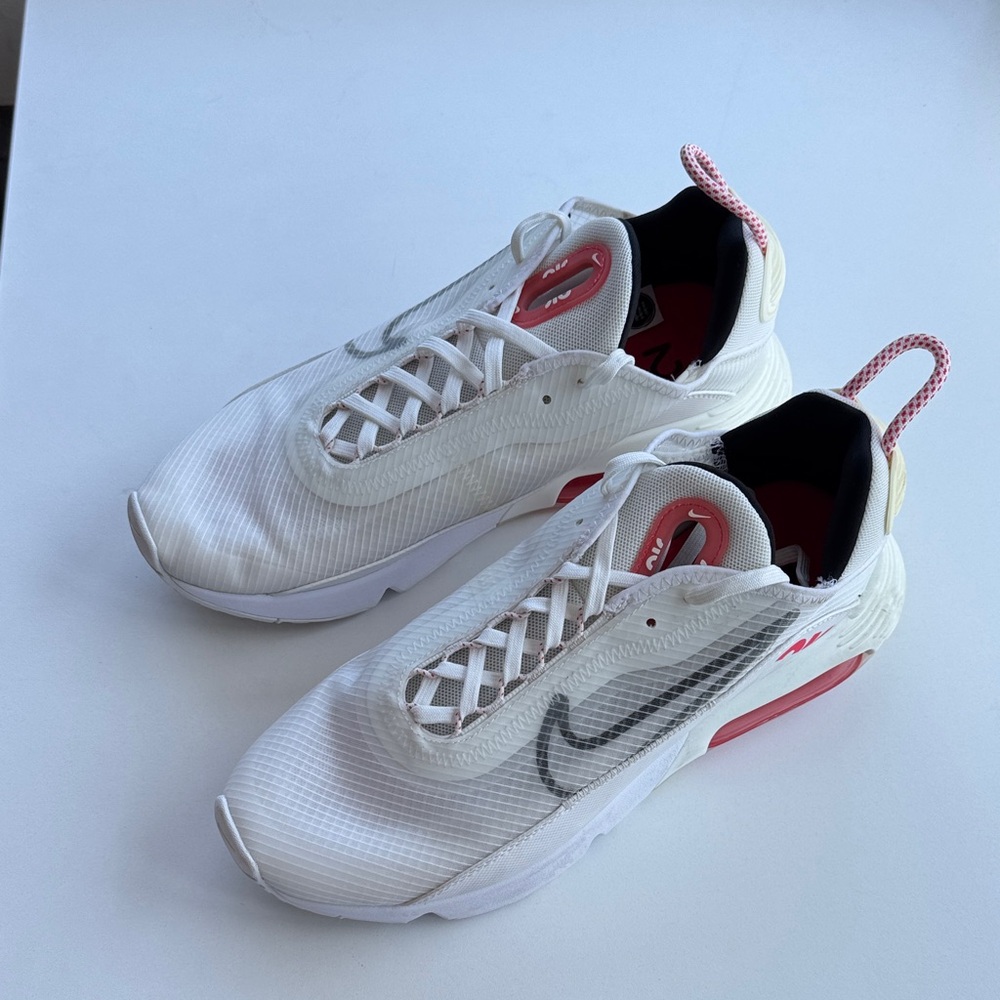 Nike White and Pink Mesh Running Sneakers 2090